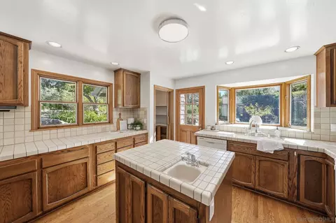 Kitchen - 432 Arnold Way, Alpine, CA 91901 photo 3 of 7
