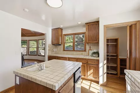 Kitchen - 432 Arnold Way, Alpine, CA 91901 photo 4 of 7