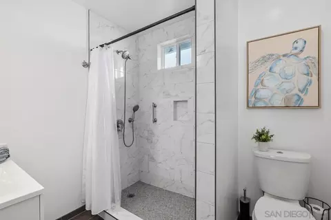 Bath - 264 A Ave, Coronado, CA 92118 photo 3 of 4