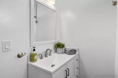 Bath - 264 A Ave, Coronado, CA 92118 photo 4 of 4