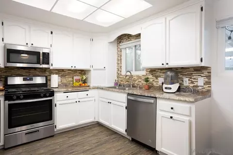 Kitchen - 13403 Bubbling Ln, Lakeside, CA 92040 photo 2 of 3