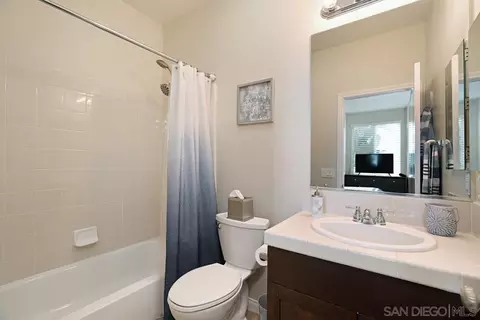 Bath - 10689 Laurel Path, Escondido, CA 92026 photo 1 of 6