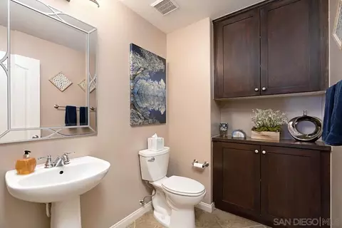 Bath - 10689 Laurel Path, Escondido, CA 92026 photo 2 of 6