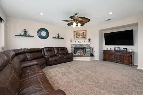 Living - 10689 Laurel Path, Escondido, CA 92026 photo 2 of 3