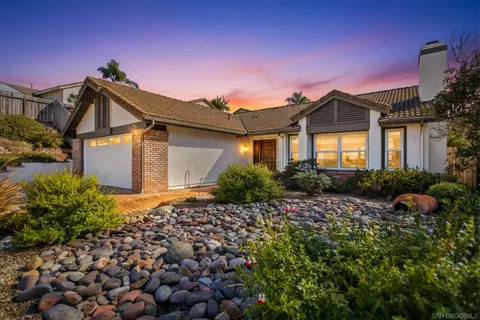 1693 Honeysuckle Ct, Encinitas, CA 92024
