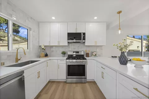 Kitchen - 13442 Mountainside Dr, Poway, CA 92064 photo 2 of 2