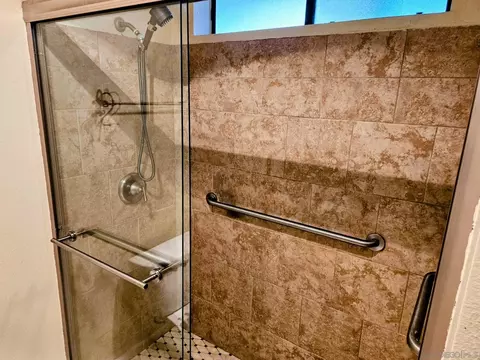 Bath - 2962 Alanwood Ct, Spring Valley, CA 91978 photo 2 of 3