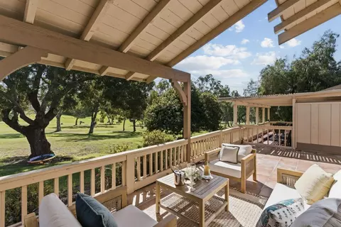 8665 Circle R Valley Ln, Escondido, CA 92026