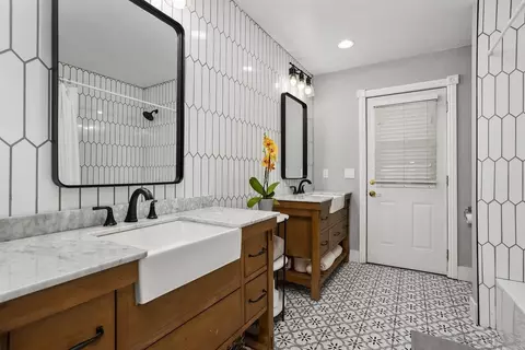 Bath - 14298 Ipava Dr, Poway, CA 92064 photo 2 of 4