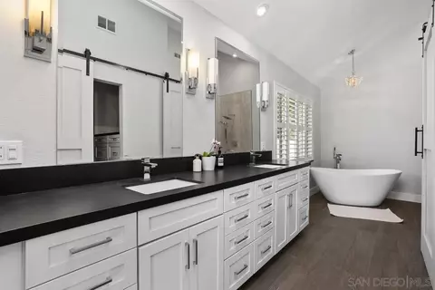 Bath - 14298 Ipava Dr, Poway, CA 92064 photo 1 of 4