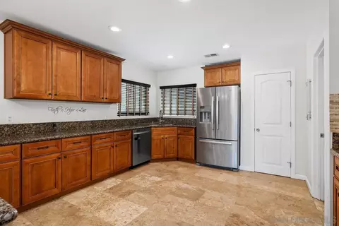 Kitchen - 10620 Garden Way, Spring Valley, CA 91978 photo 3 of 5