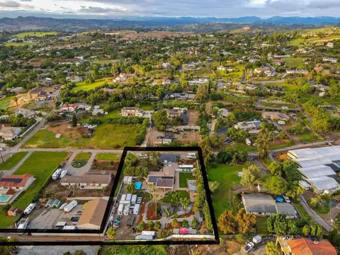 View/Area - 1441 E Taylor St, Vista, CA 92084 photo 3 of 7