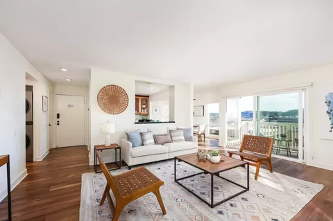 Living - 234 Turf View Dr, Solana Beach, CA 92075 photo 2 of 2