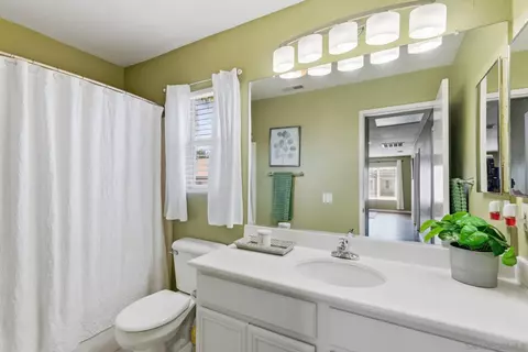 Bath - 1349 Thunder Spring Dr, Chula Vista, CA 91915 photo 2 of 5