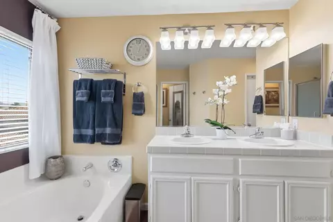 Bath - 1349 Thunder Spring Dr, Chula Vista, CA 91915 photo 5 of 5