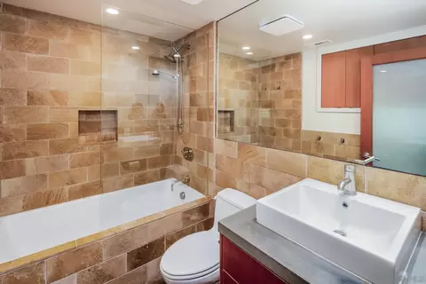 Bath - 330 Neptune Ave, Encinitas, CA 92024 photo 2 of 2