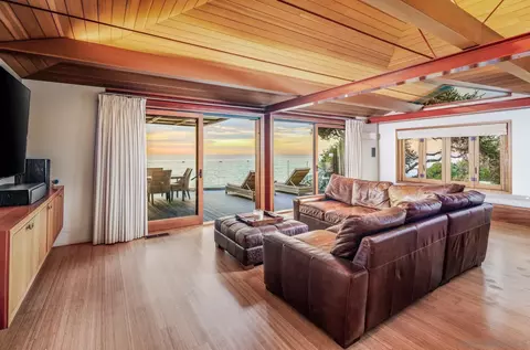 Living - 330 Neptune Ave, Encinitas, CA 92024 photo 2 of 3