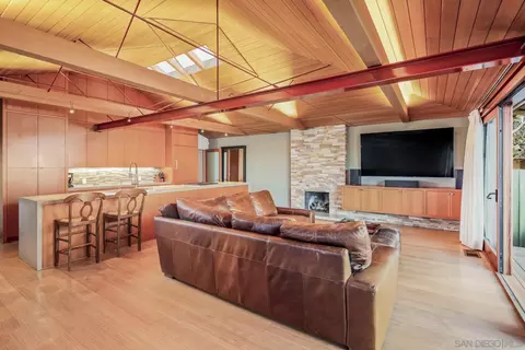 Living - 330 Neptune Ave, Encinitas, CA 92024 photo 3 of 3