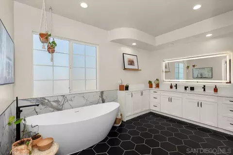 Bath - 3224 Avenida La Cima, Carlsbad, CA 92009 photo 3 of 6