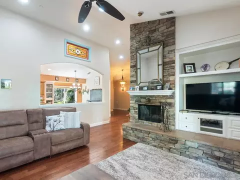 Living - 176 Ransom Hill Ln, Ramona, CA 92065 photo 2 of 3