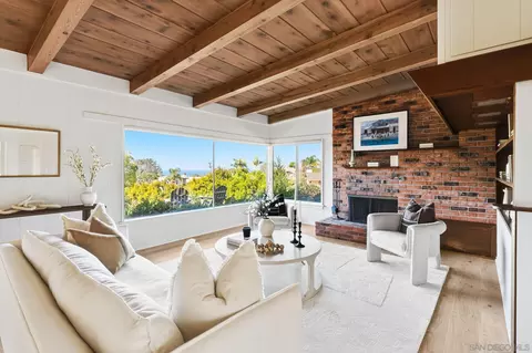 Living - 459 Carolina Rd, Del Mar, CA 92014 photo 2 of 5