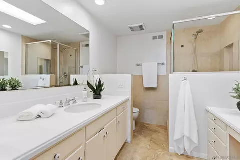 Bath - 459 Carolina Rd, Del Mar, CA 92014 photo 2 of 3