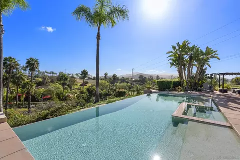 Exterior - 2821 Summit Dr, Escondido, CA 92025 photo 3 of 20