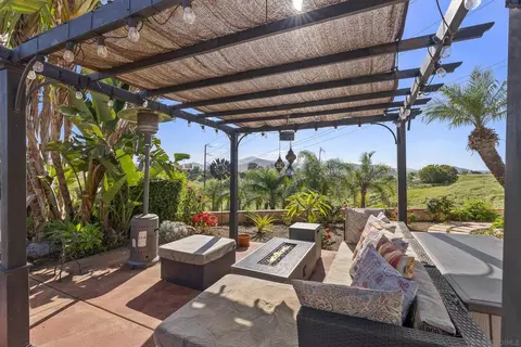Exterior - 2821 Summit Dr, Escondido, CA 92025 photo 5 of 20