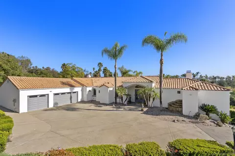 2821 Summit Dr, Escondido, CA 92025
