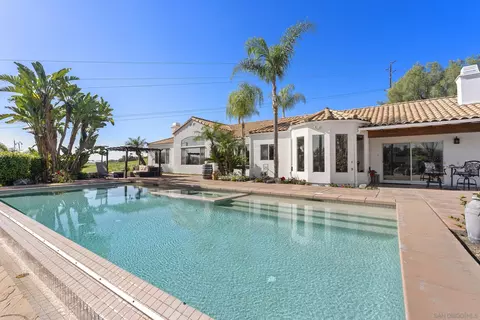 Exterior - 2821 Summit Dr, Escondido, CA 92025 photo 15 of 20