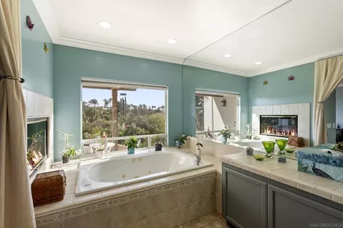 Bath - 2821 Summit Dr, Escondido, CA 92025 photo 1 of 6
