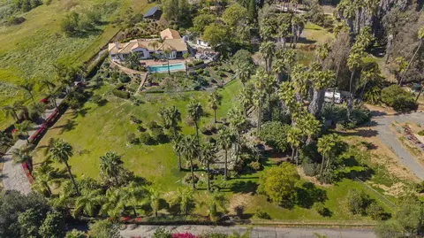 View/Area - 2821 Summit Dr, Escondido, CA 92025 photo 2 of 3