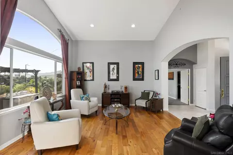 Living - 2821 Summit Dr, Escondido, CA 92025 photo 2 of 5