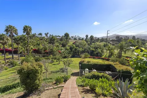 Exterior - 2821 Summit Dr, Escondido, CA 92025 photo 14 of 20
