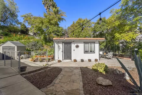 Exterior - 2821 Summit Dr, Escondido, CA 92025 photo 16 of 20