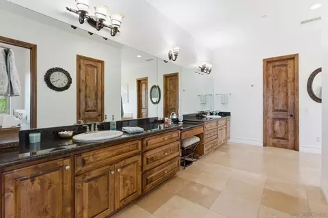 Bath - 15480 Eastvale Rd, Poway, CA 92064 photo 2 of 6