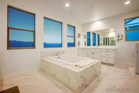 Bath - 35828 Blue Breton Dr, Fallbrook, CA 92028 photo 3 of 8