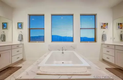 Bath - 35828 Blue Breton Dr, Fallbrook, CA 92028 photo 4 of 8