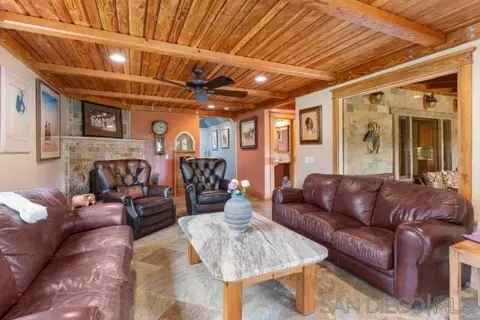 Living - 3097 Green Heather Ln, Fallbrook, CA 92028 photo 2 of 3