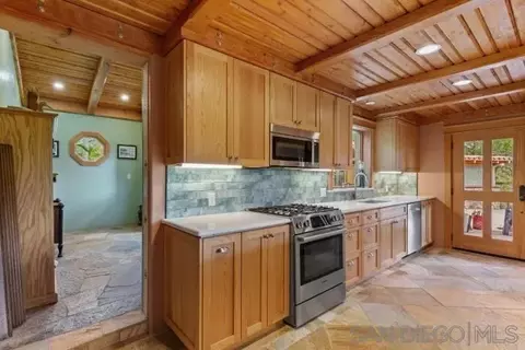 Kitchen - 3097 Green Heather Ln, Fallbrook, CA 92028 photo 3 of 3
