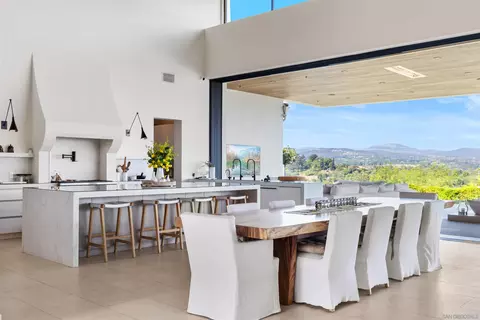 Dining - 5516 La Crescenta, Rancho Santa Fe, CA 92067 photo 1 of 4