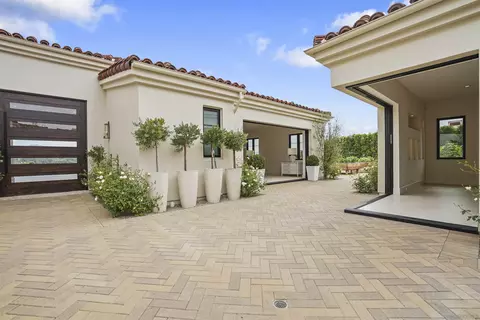 Exterior - 5516 La Crescenta, Rancho Santa Fe, CA 92067 photo 3 of 17