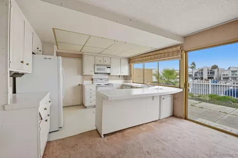 Kitchen - 86 Half Moon Bnd, Coronado, CA 92118 photo 3 of 4