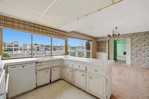 Kitchen - 86 Half Moon Bnd, Coronado, CA 92118 photo 1 of 4