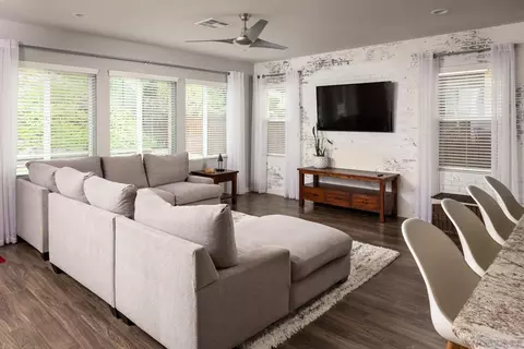 Living - 938 Hydra Ct, San Marcos, CA 92069 photo 2 of 5