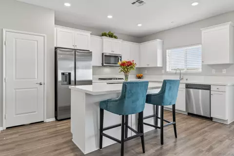 Kitchen - 28331 Memory Ln, Winchester, CA 92596 photo 1 of 2