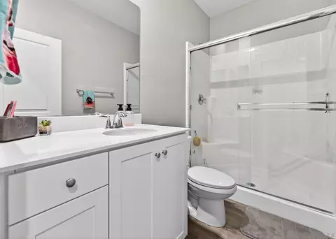 Bath - 28331 Memory Ln, Winchester, CA 92596 photo 1 of 1