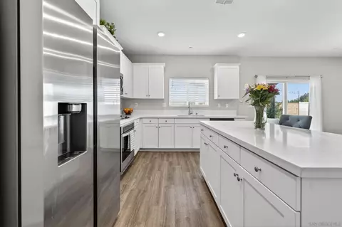 Kitchen - 28331 Memory Ln, Winchester, CA 92596 photo 2 of 2
