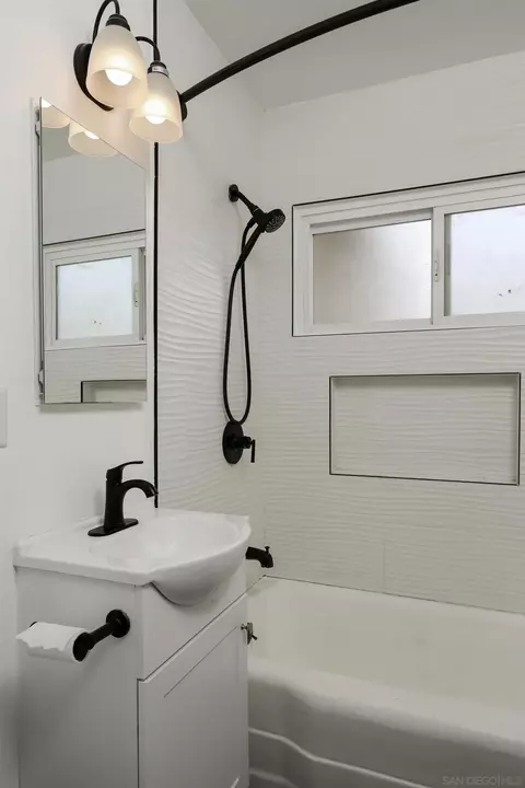 Bath - 4324 Oxford St, La Mesa, CA 91942 photo 1 of 1