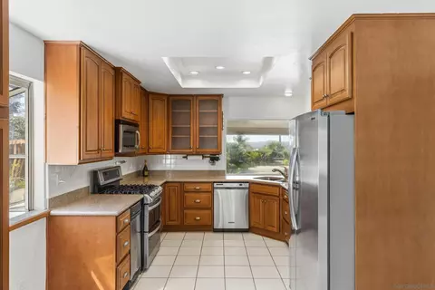 Kitchen - 481 Stable Ridge St, El Cajon, CA 92019 photo 3 of 4